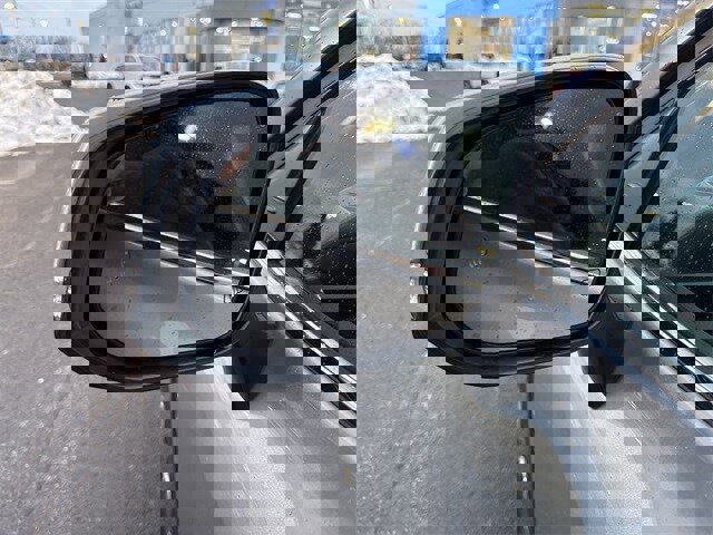 Used 2023 Toyota Highlander XLE image 17