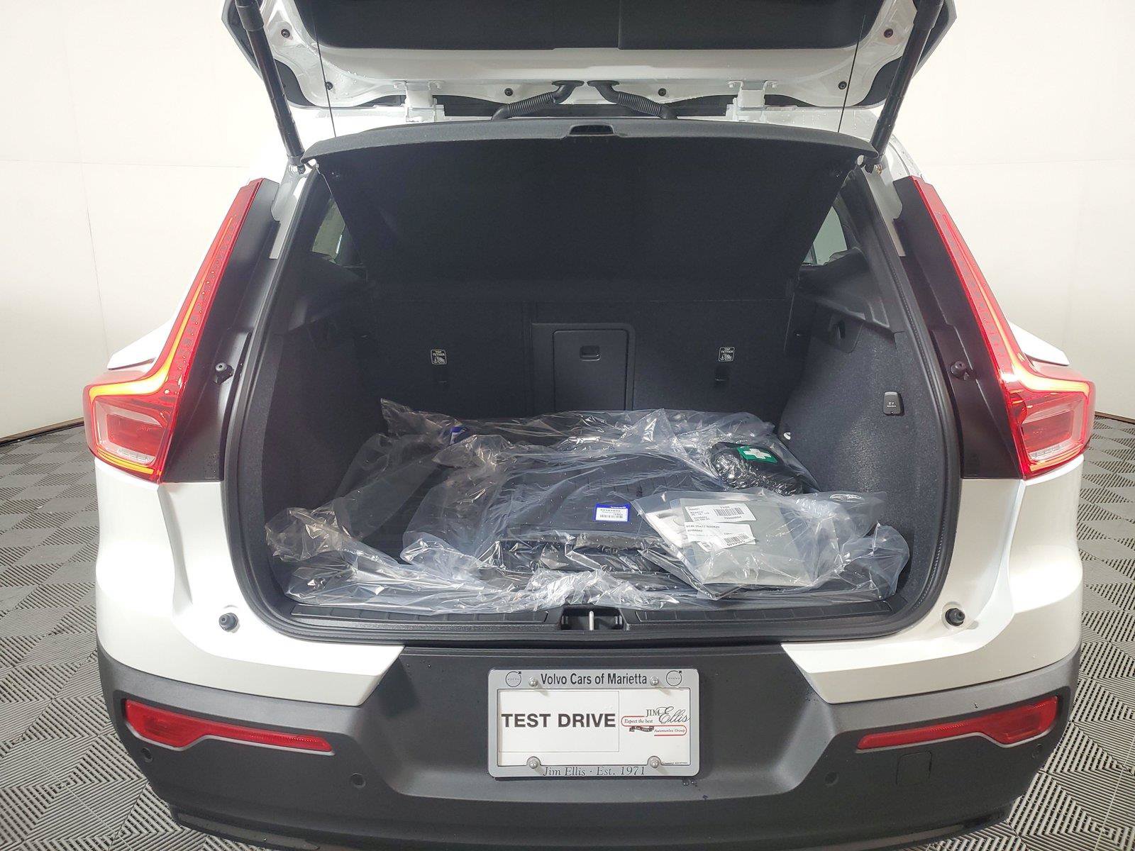 New 2026 Volvo XC40 B5 Plus w/ Protection Package Premier AWD/4WD image 9