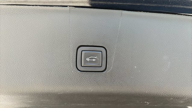 Used 2023 Chevrolet Traverse Premier w/ LPO, Cargo Package AWD/4WD image 34