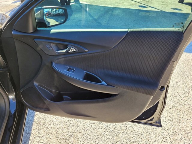 Used 2025 Chevrolet Malibu LS image 9