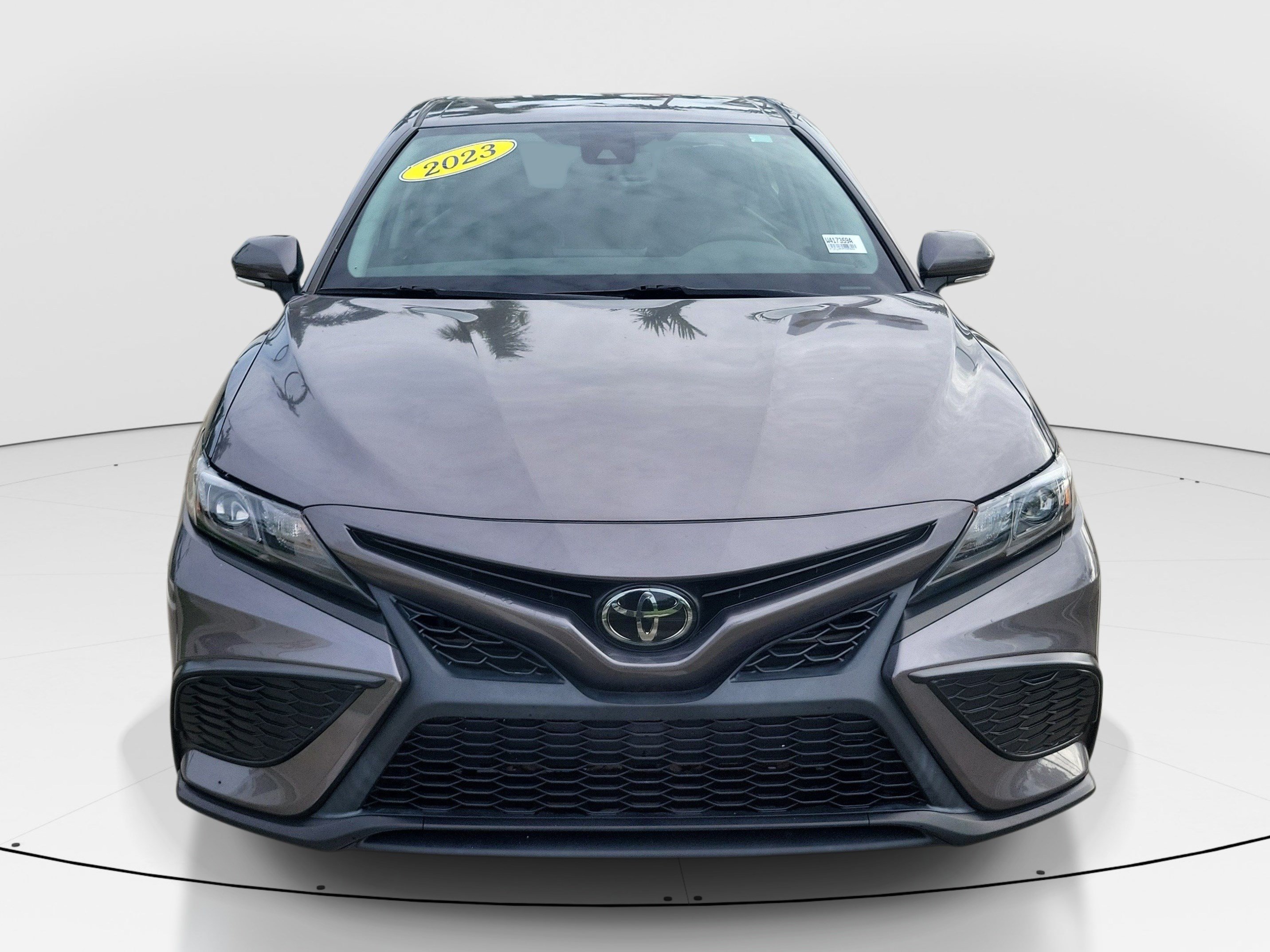 Used 2023 Toyota Camry SE FWD image 2