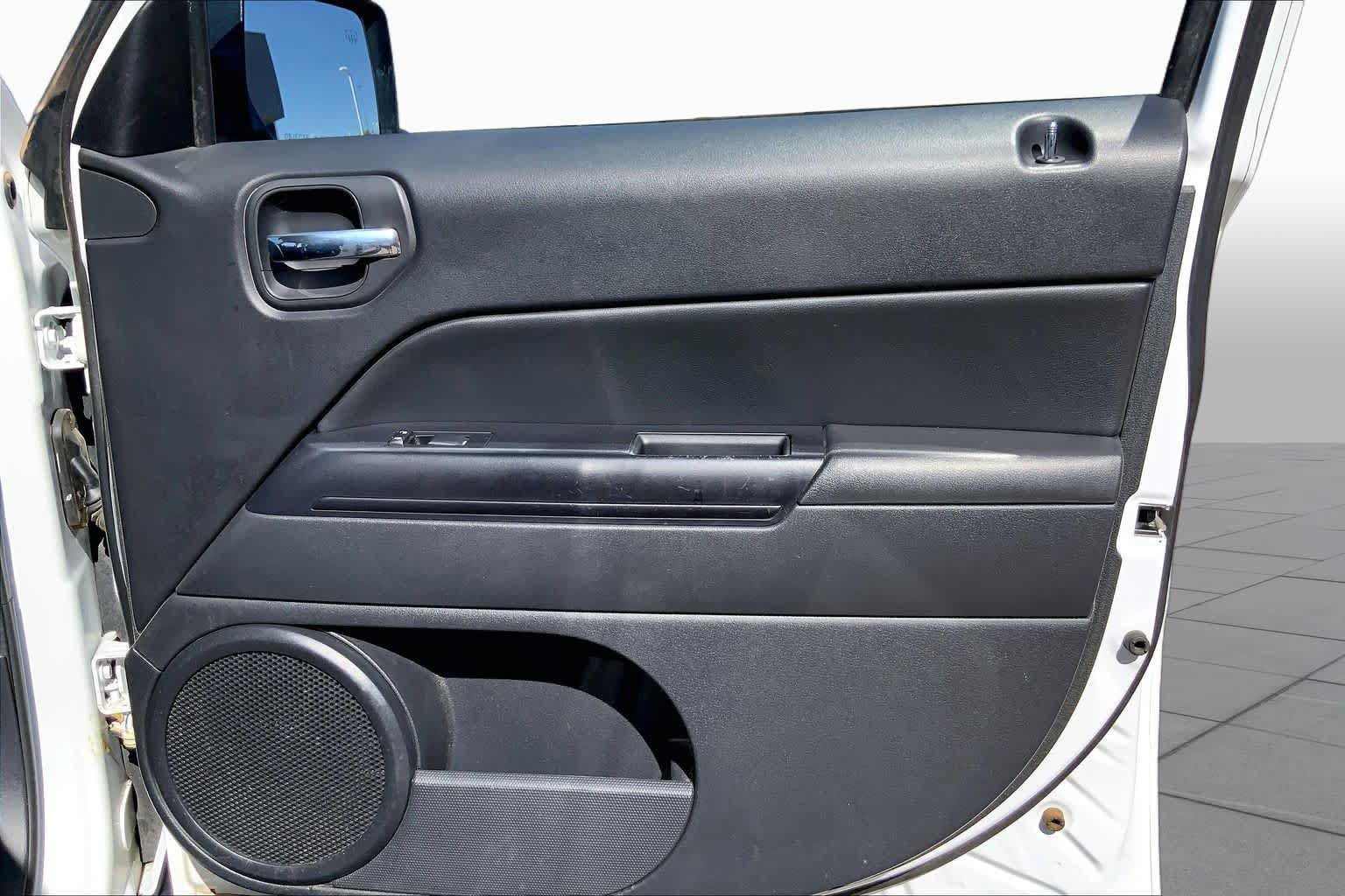Used 2016 Jeep Patriot Sport w/ Power Value Group FWD image 23