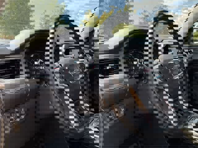 Used 2023 GMC Acadia SLT image 10