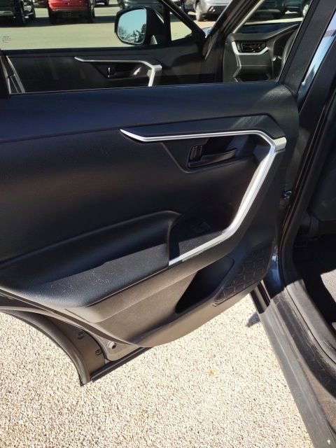 Used 2019 Toyota RAV4 LE image 15