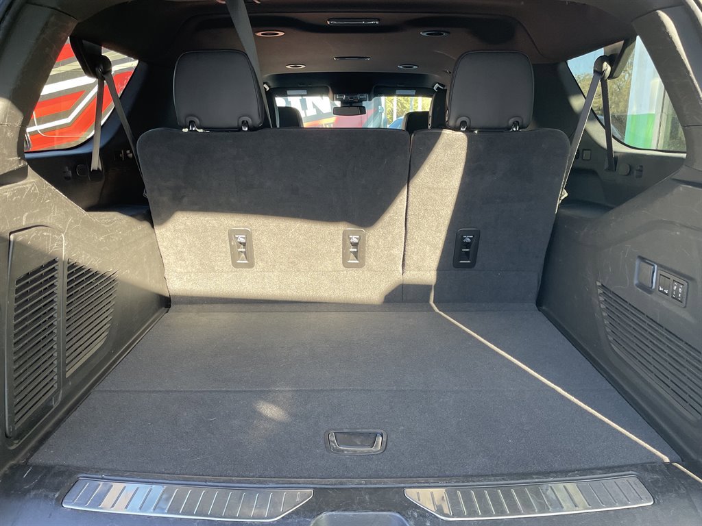 Used 2023 Chevrolet Suburban Premier image 39