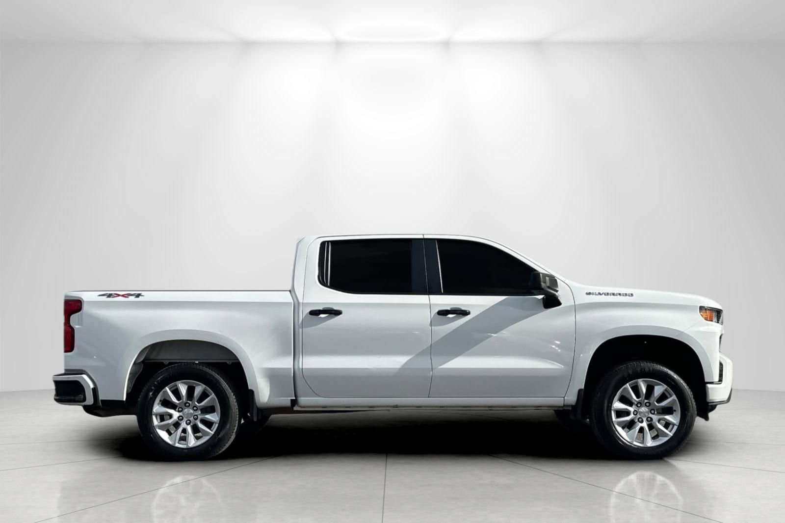 Used 2021 Chevrolet Silverado 1500 Custom image 2
