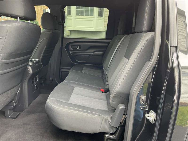 Used 2018 Nissan Titan SV w/ SV Convenience Package image 13