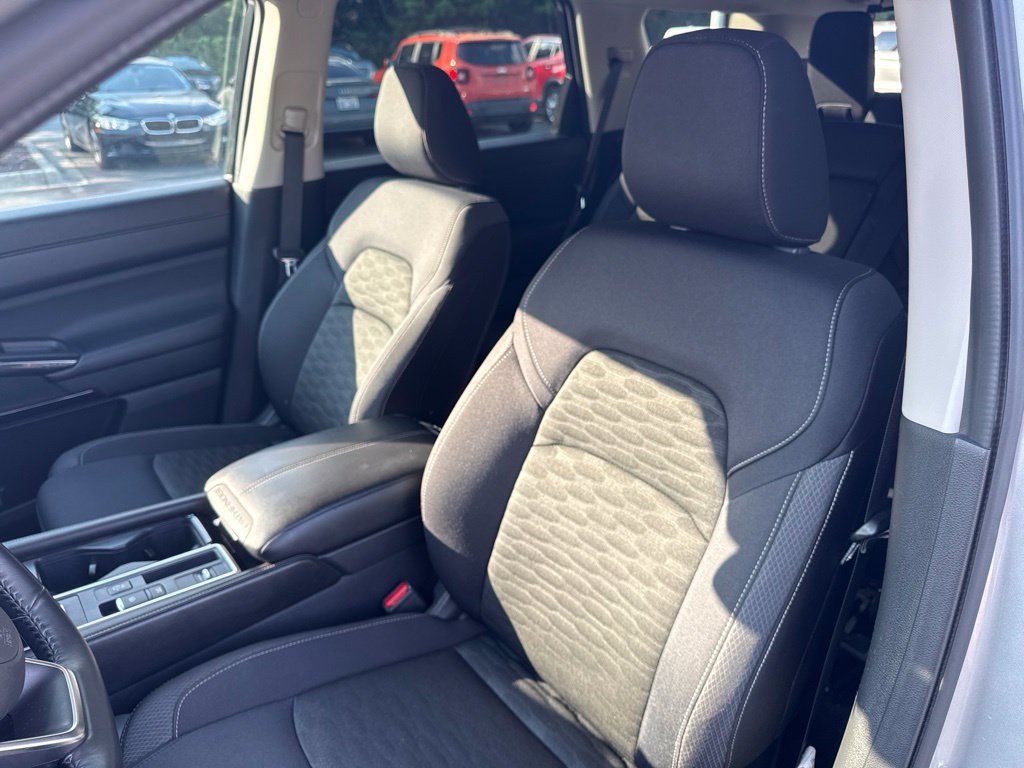 Used 2025 Nissan Pathfinder SV FWD image 18