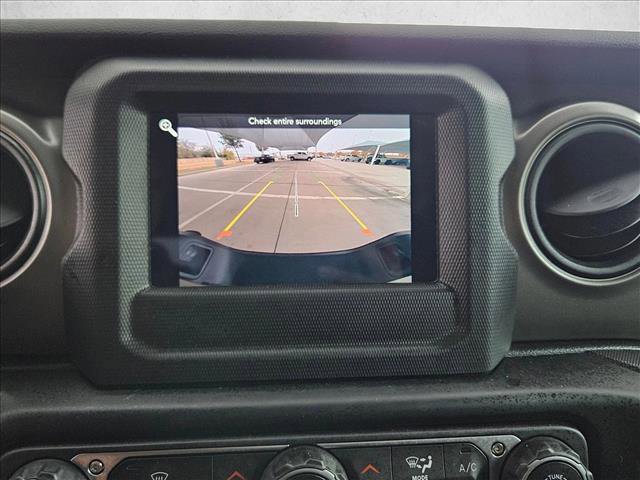 Used 2022 Jeep Gladiator Willys image 11