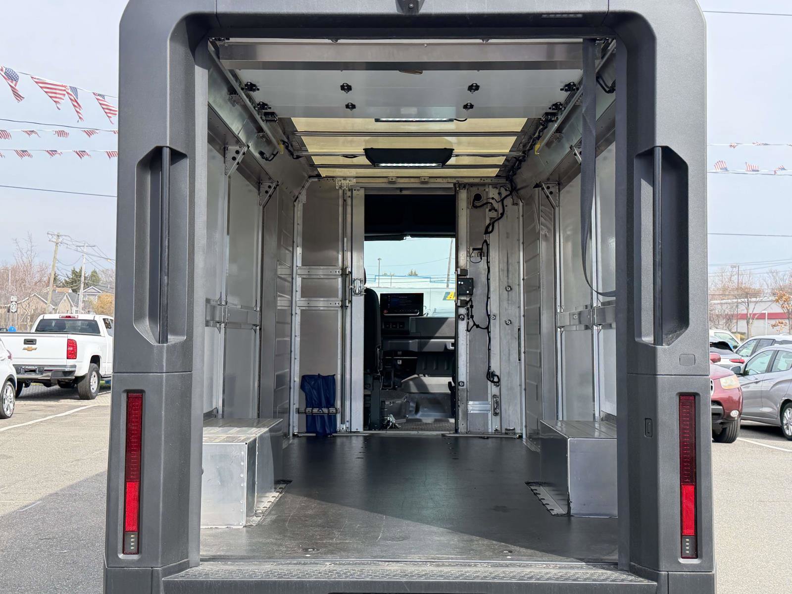 Used 2024 Chevrolet Brightdrop 600 w/ Commercial Equipment Package image 8