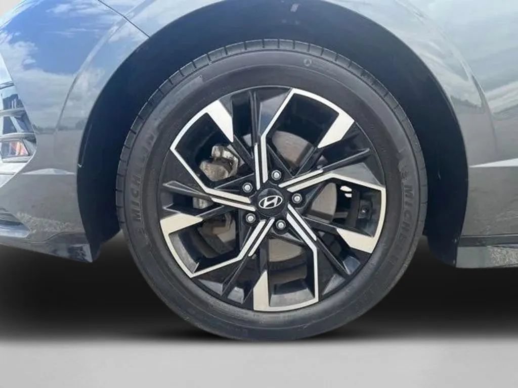 Used 2025 Hyundai Sonata SEL FWD image 28