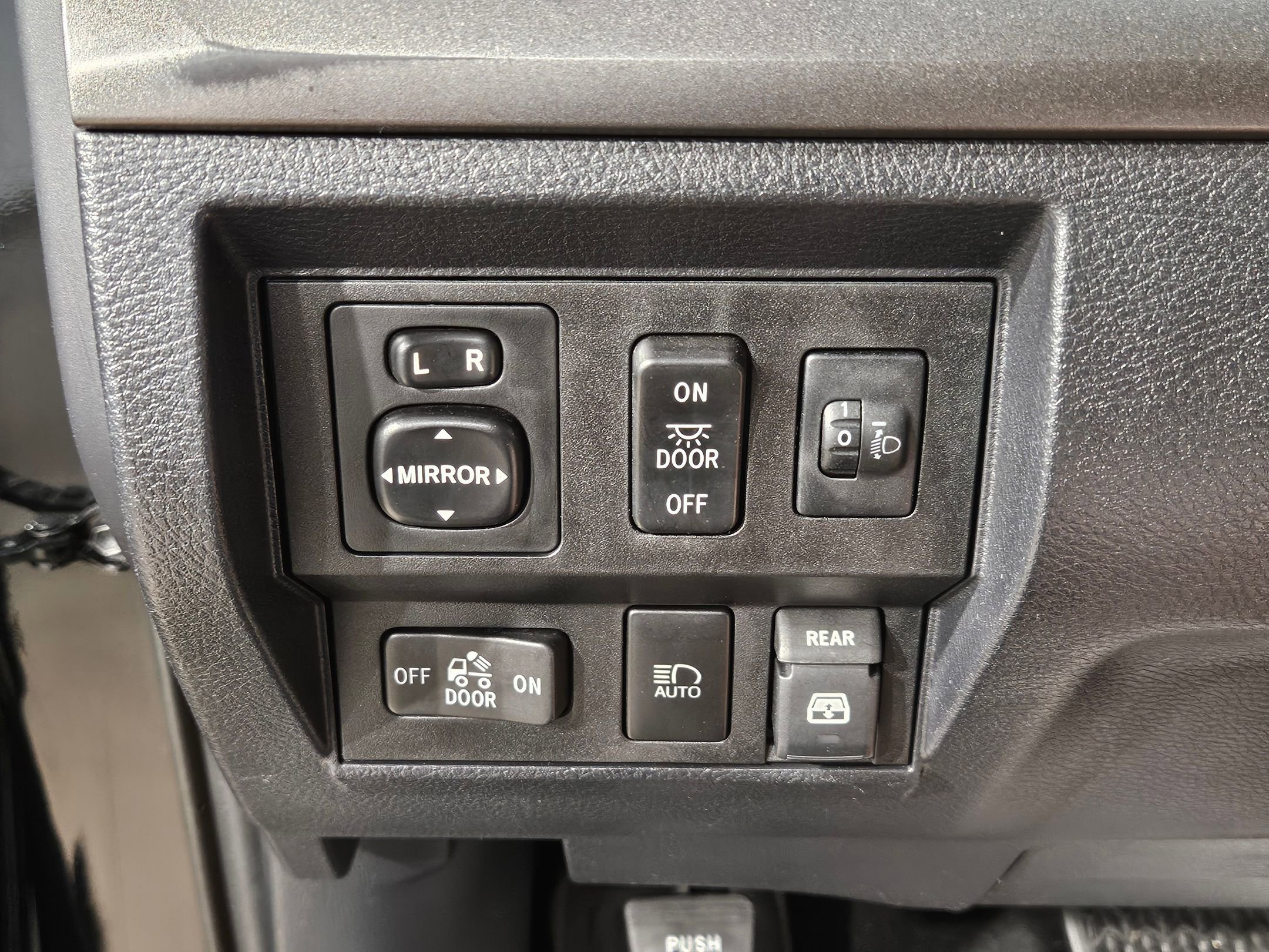 Used 2018 Toyota Tundra SR5 w/ SR5 Upgrade Package RWD image 25