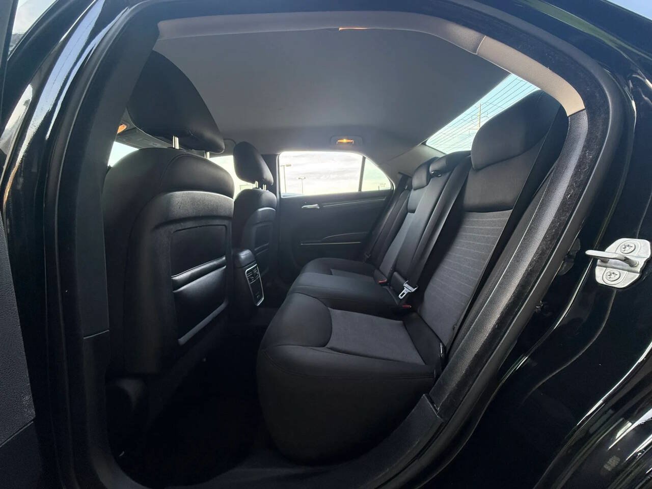 Used 2018 Chrysler 300 Touring AWD/4WD image 22
