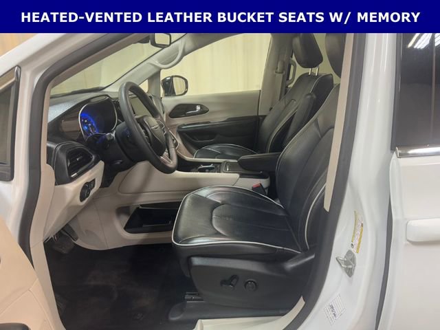 Used 2024 Chrysler Pacifica Limited FWD image 15