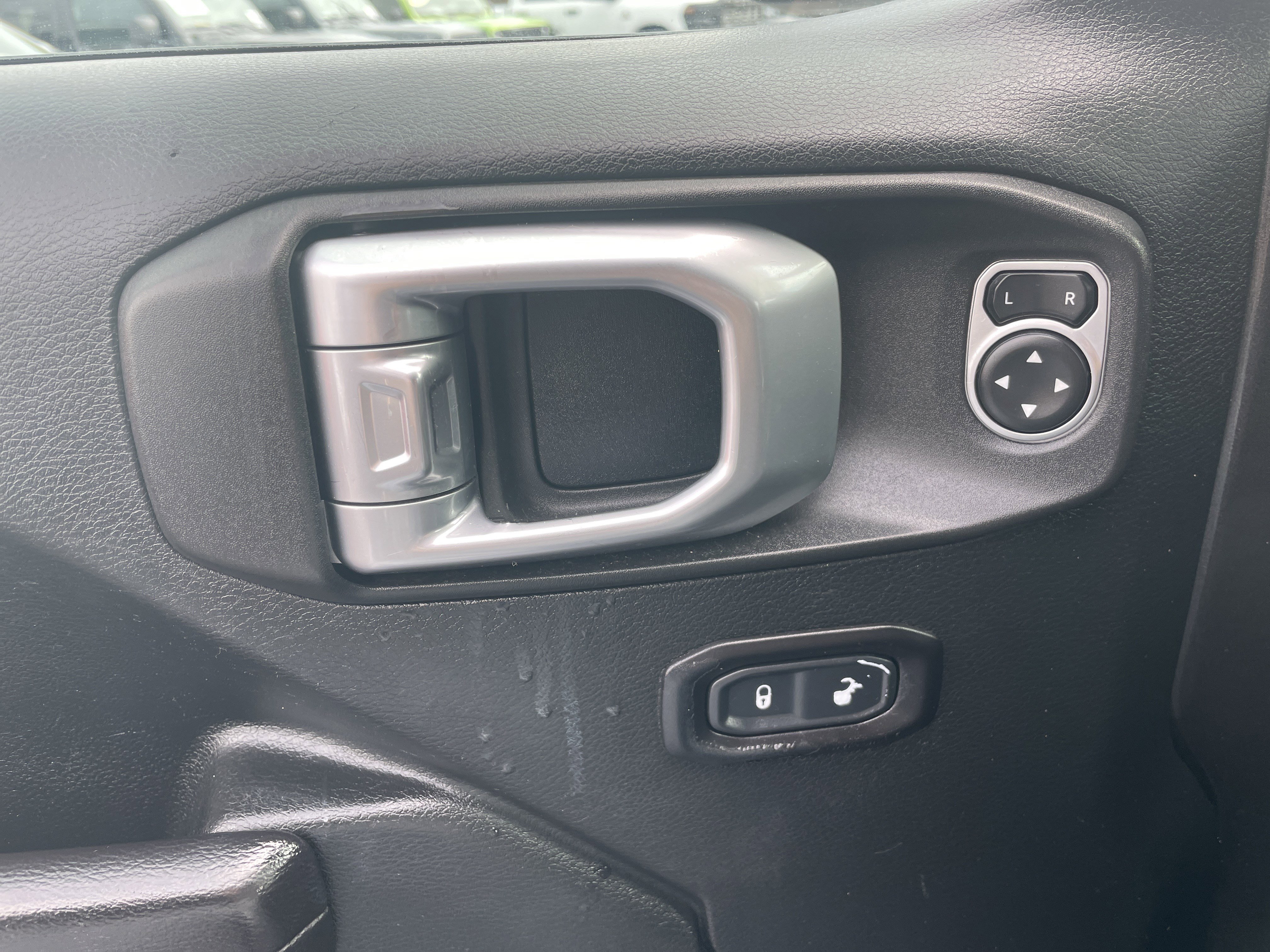 Used 2018 Jeep Wrangler Unlimited Sport S image 35
