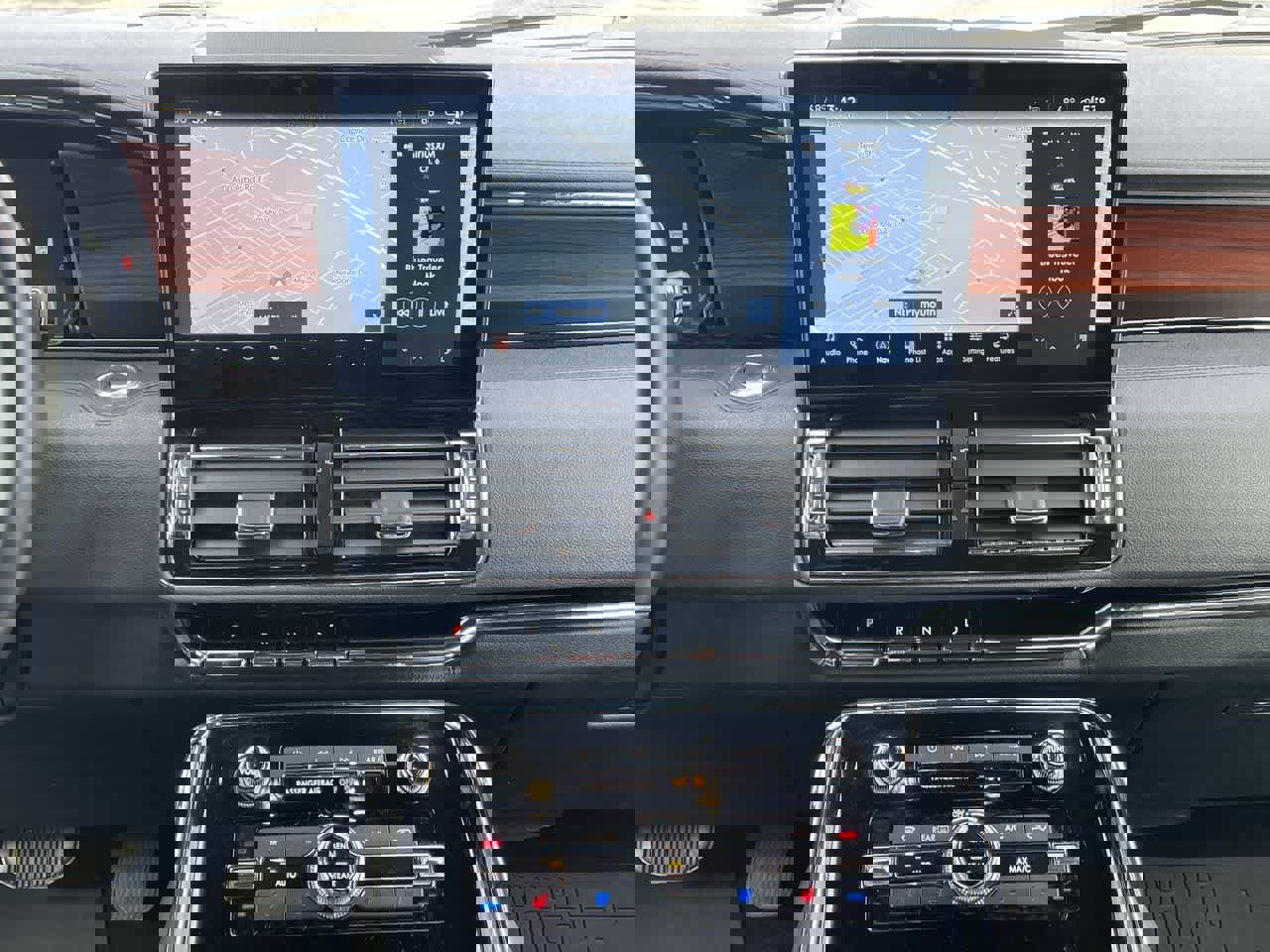 Used 2024 Lincoln Navigator L Reserve image 13