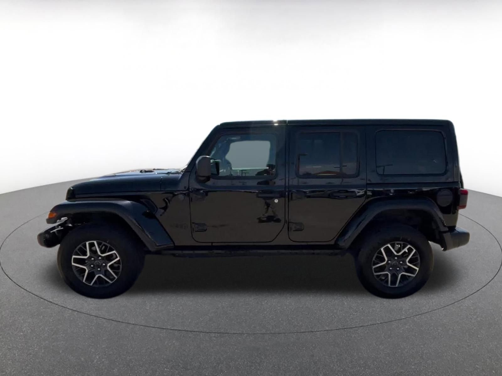 Used 2025 Jeep Wrangler Unlimited Sahara AWD/4WD image 9