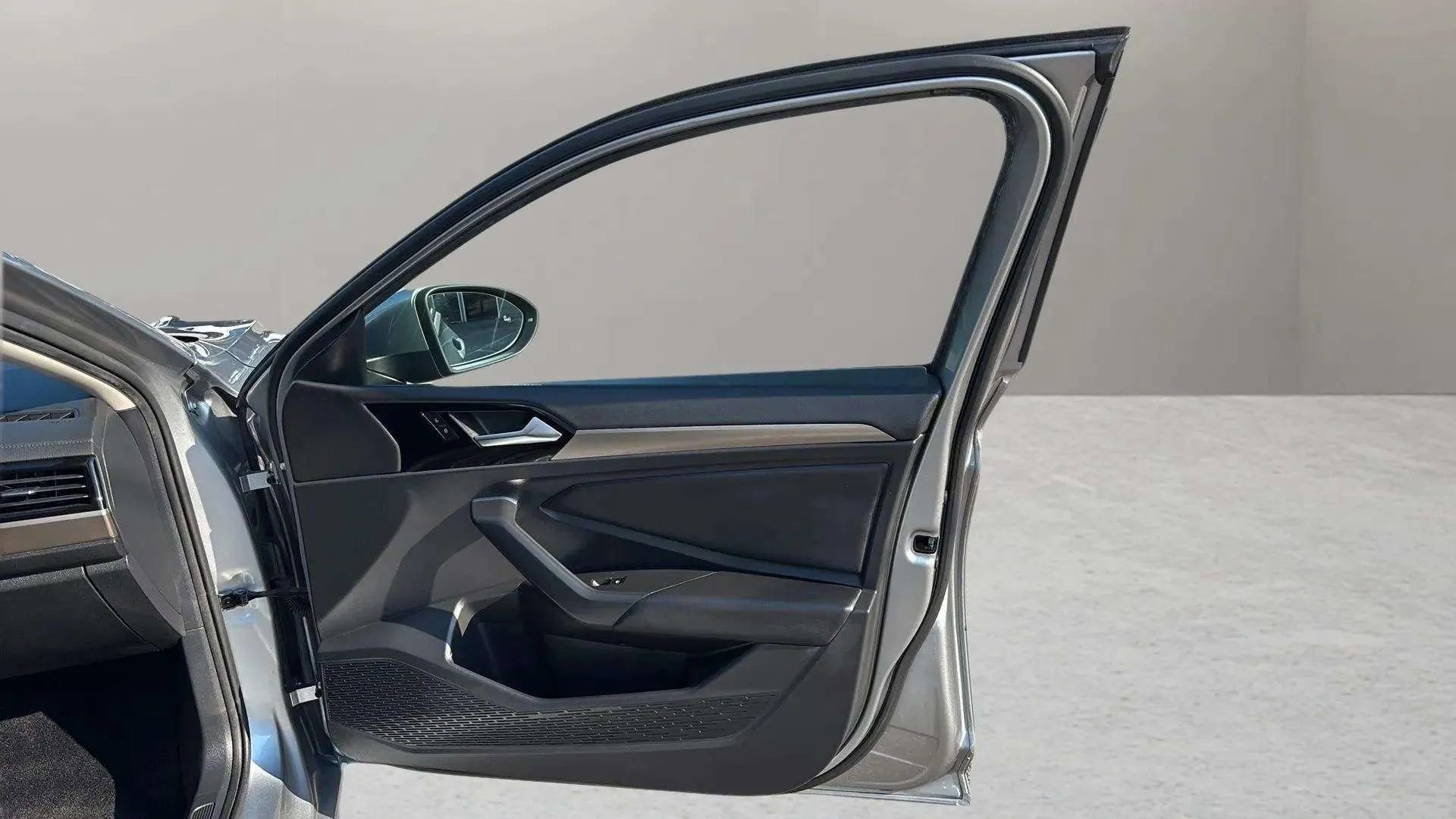 Used 2020 Volkswagen Jetta SEL Premium image 23