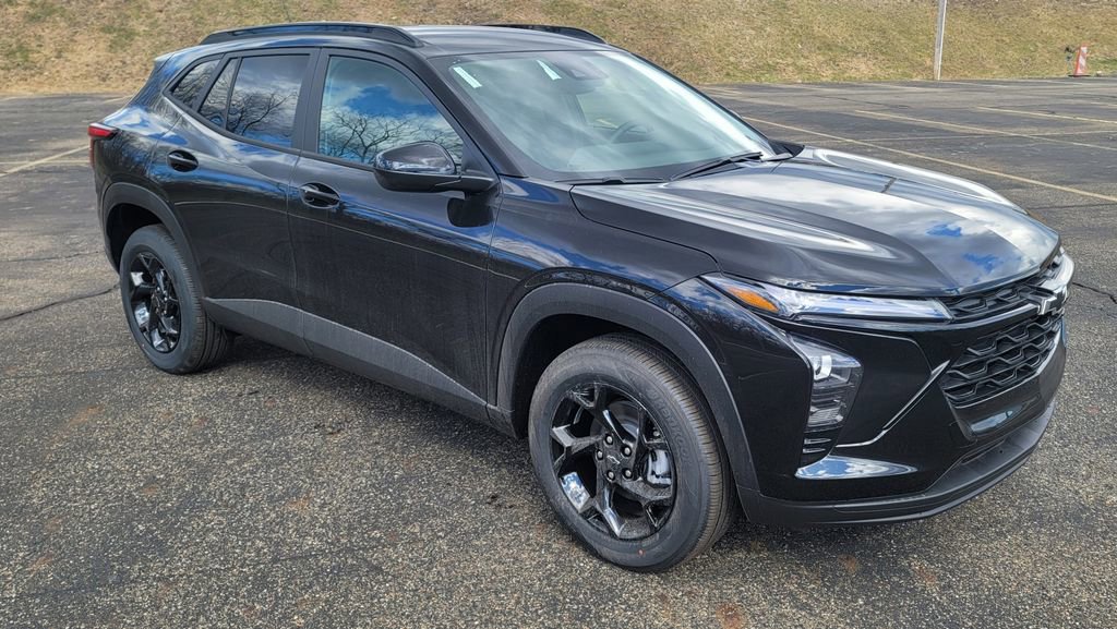 New 2026 Chevrolet Trax LT w/ Driver Confidence Package image 2