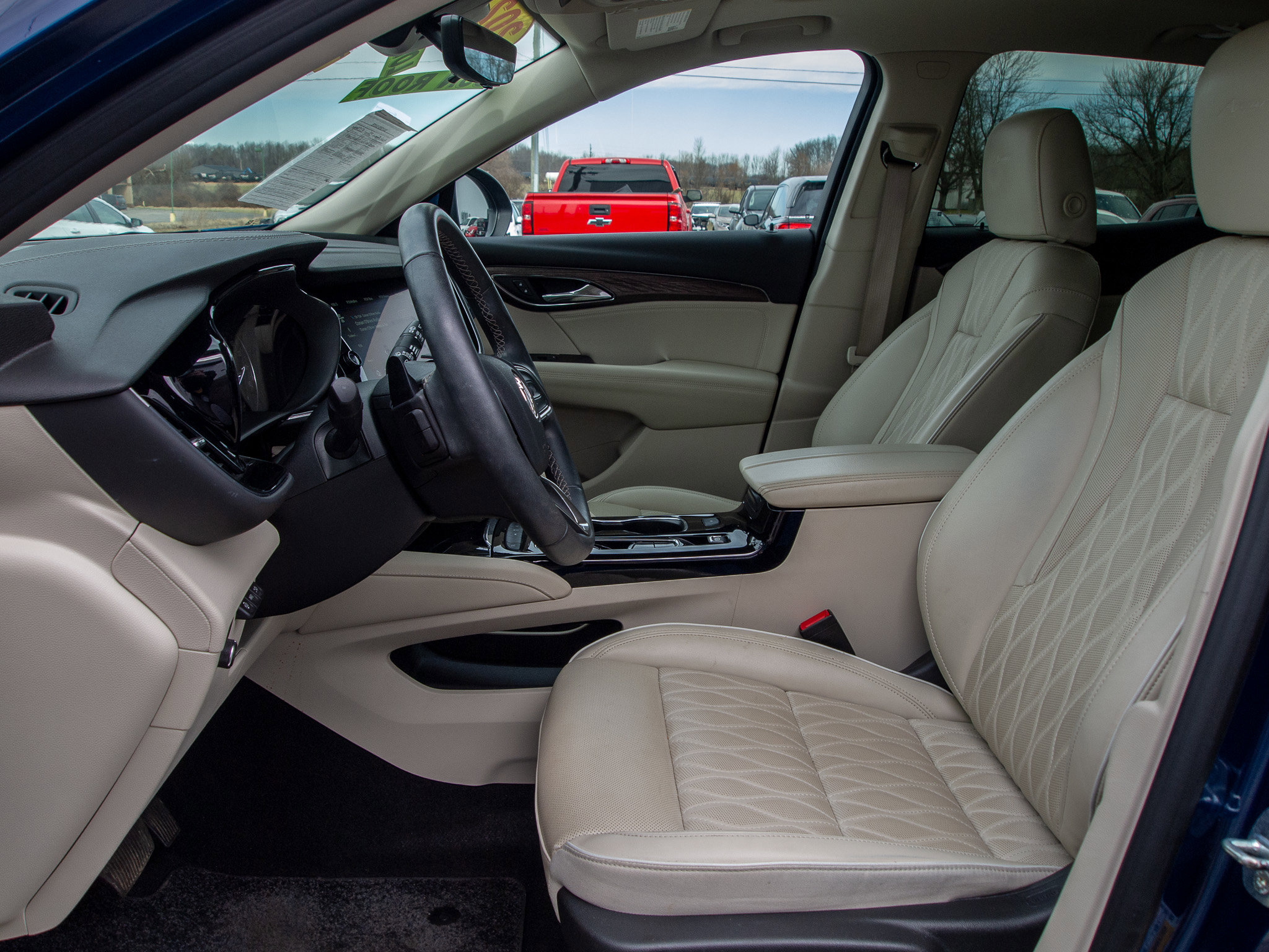 Used 2023 Buick Envision Avenir image 12