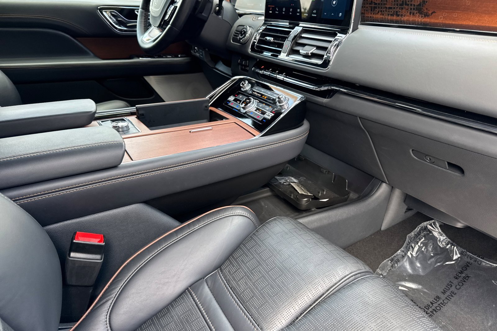 Used 2024 Lincoln Navigator Black Label image 17