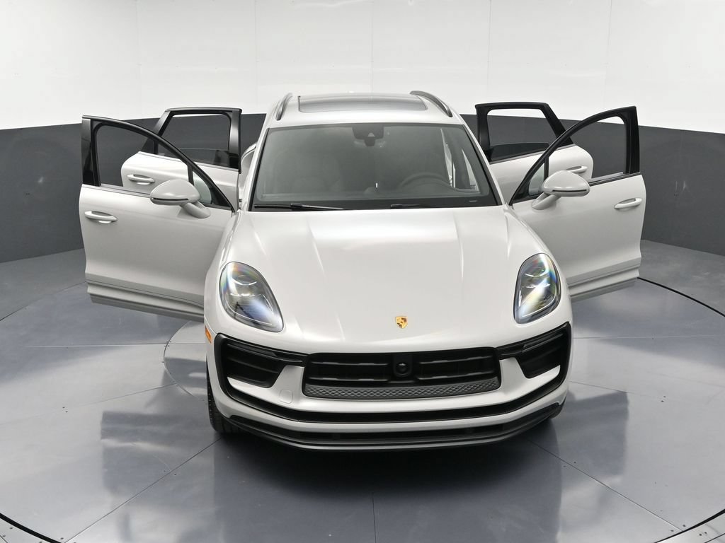 Certified 2026 Porsche Macan AWD/4WD image 33