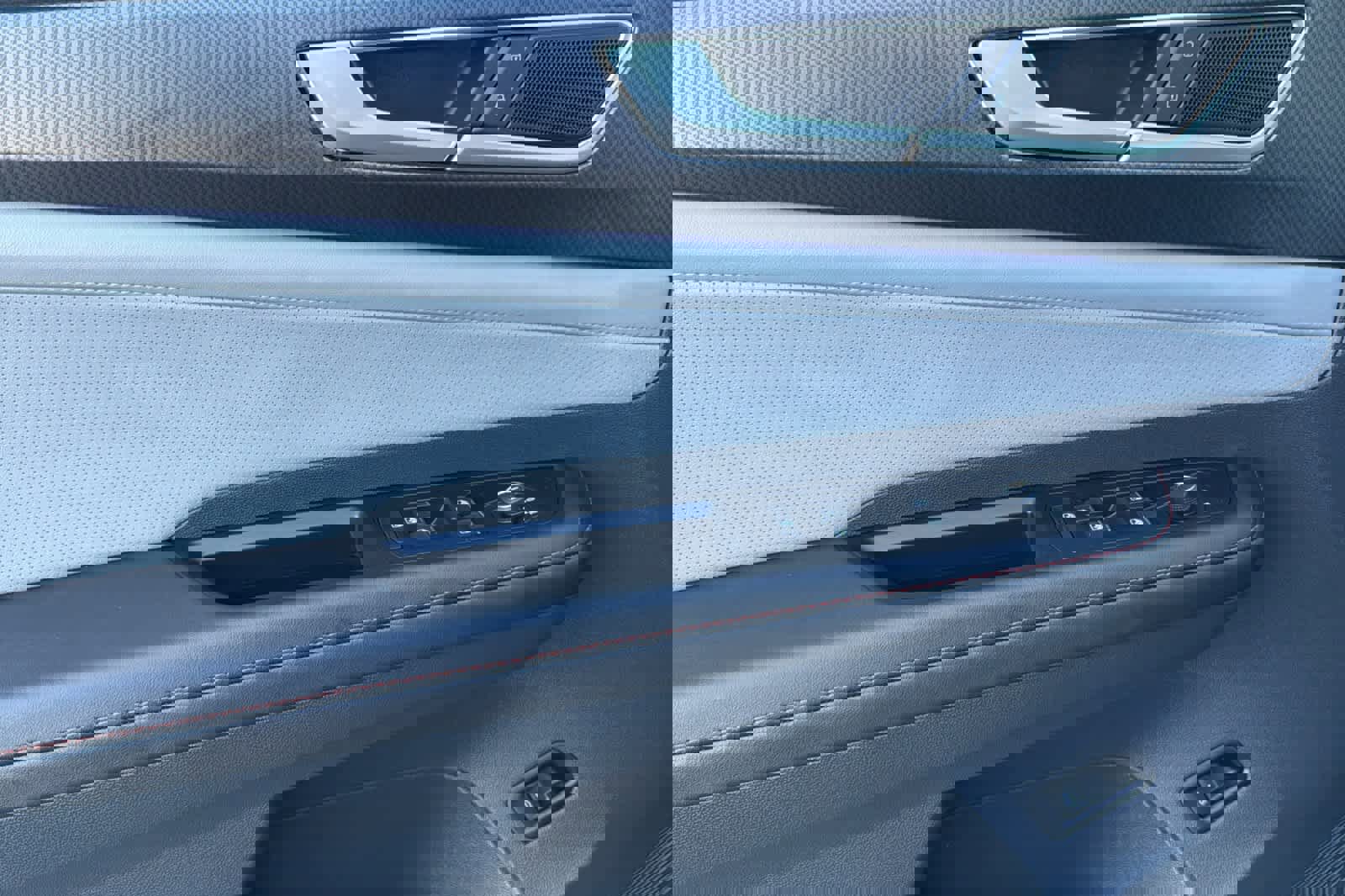 Used 2025 Volkswagen Atlas Peak Edition SE image 12