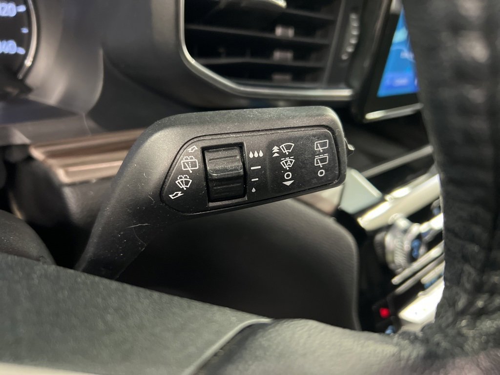 Used 2022 Ford Explorer Limited w/ Equipment Group 301A image 21