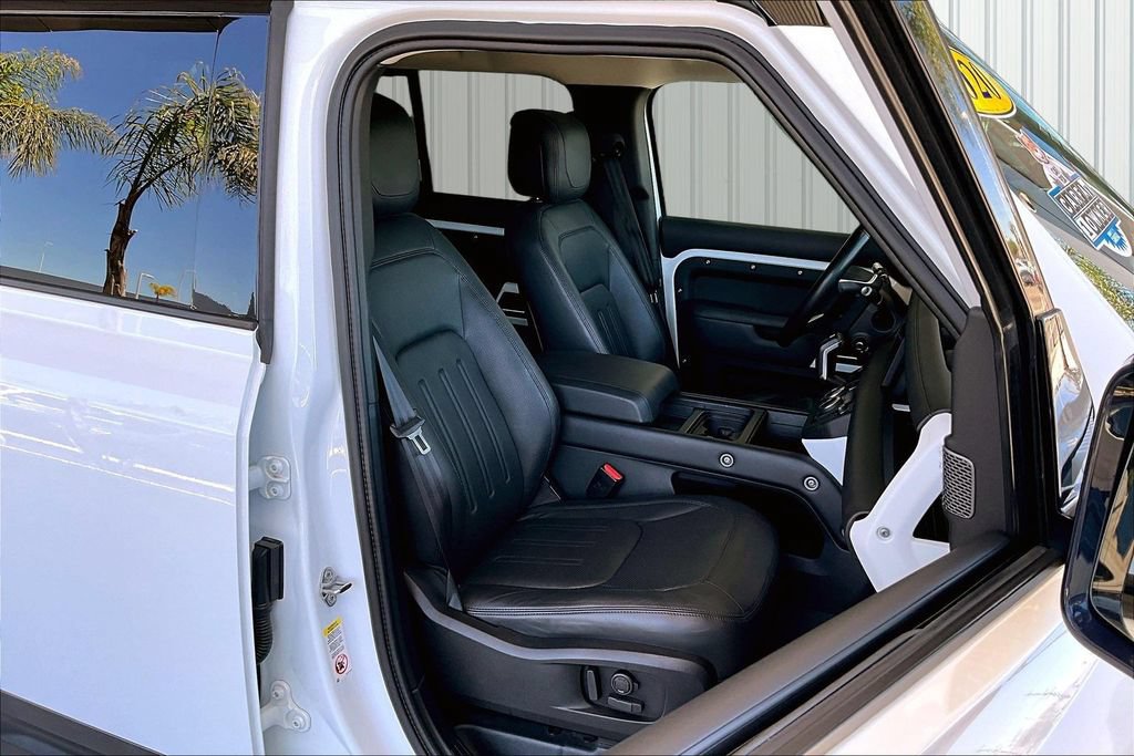 Used 2020 Land Rover Defender 110 First Edition AWD/4WD image 18