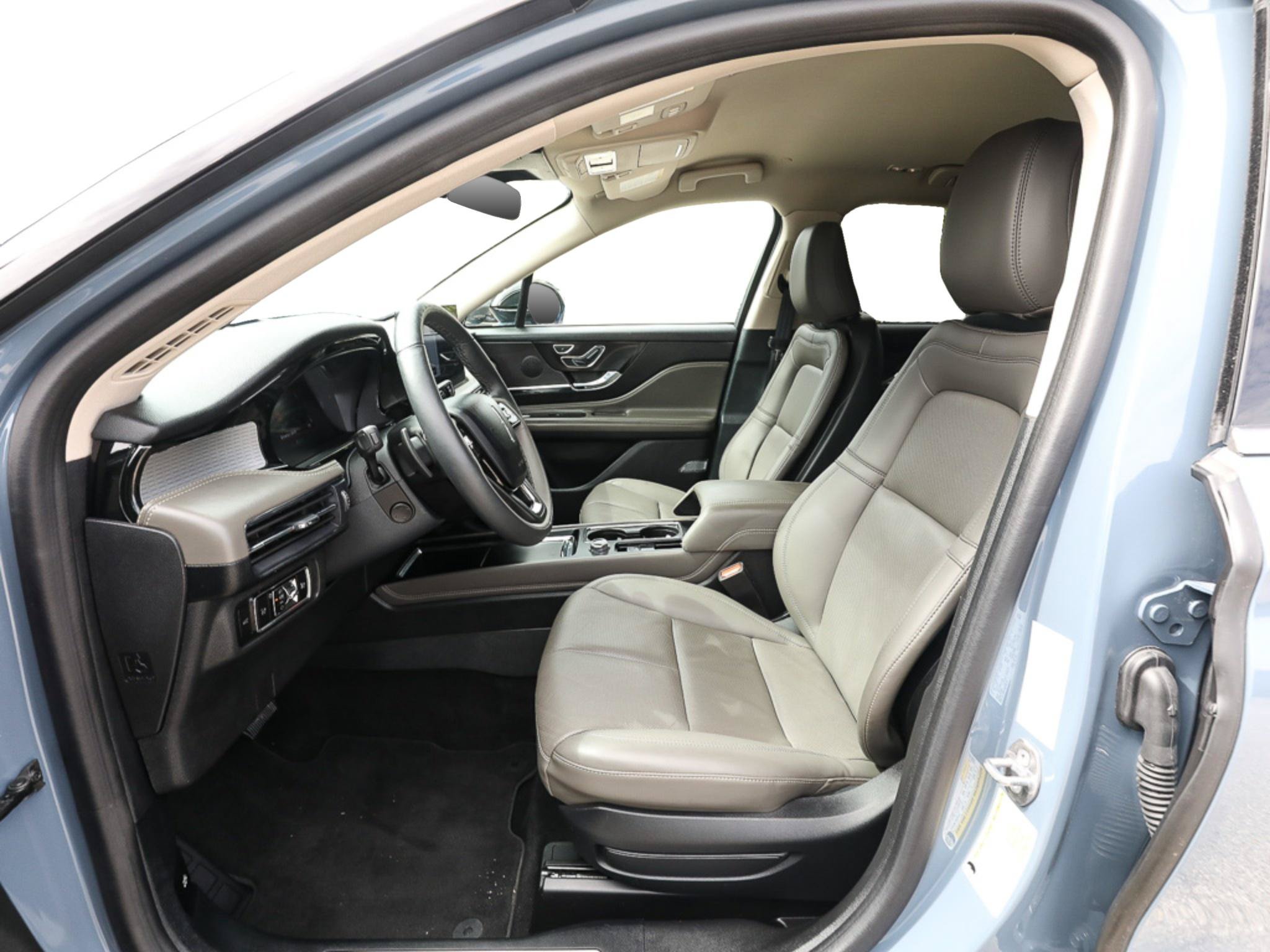 Certified 2024 Lincoln Corsair Reserve w/ Equipment Group 201A AWD/4WD image 12