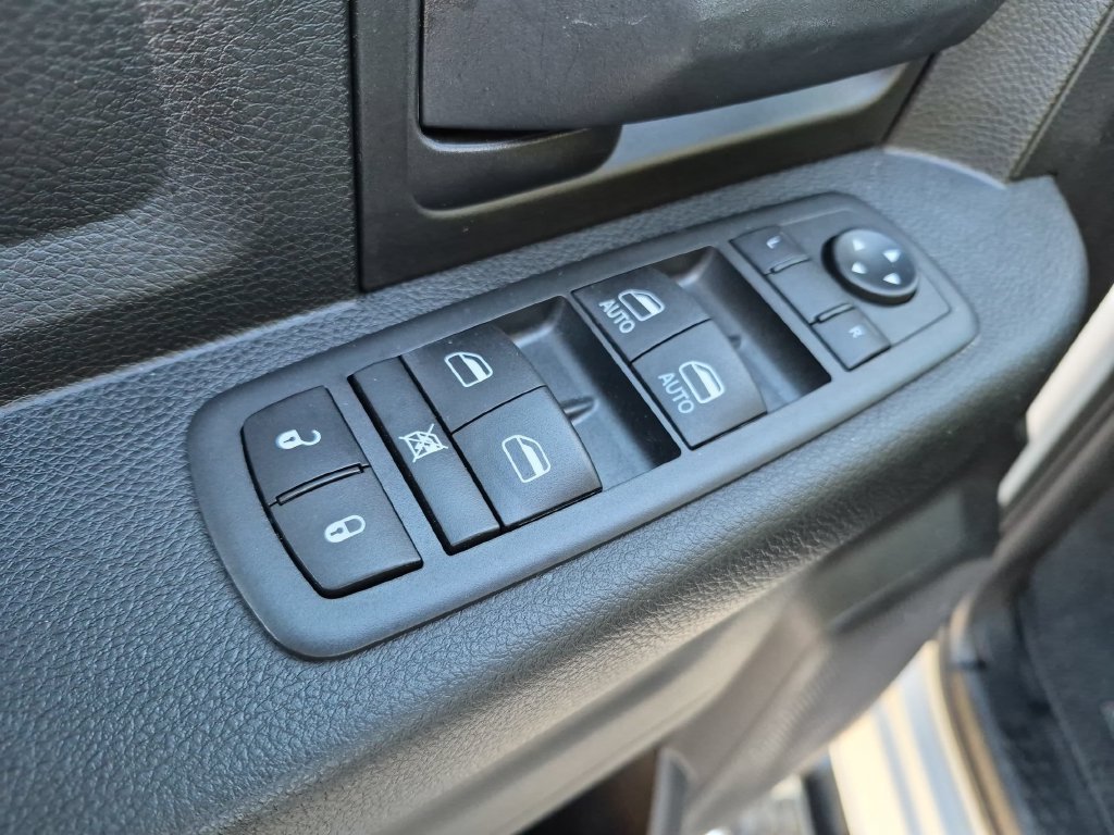 Used 2020 RAM 3500 Tradesman w/ Chrome Appearance Group AWD/4WD image 11