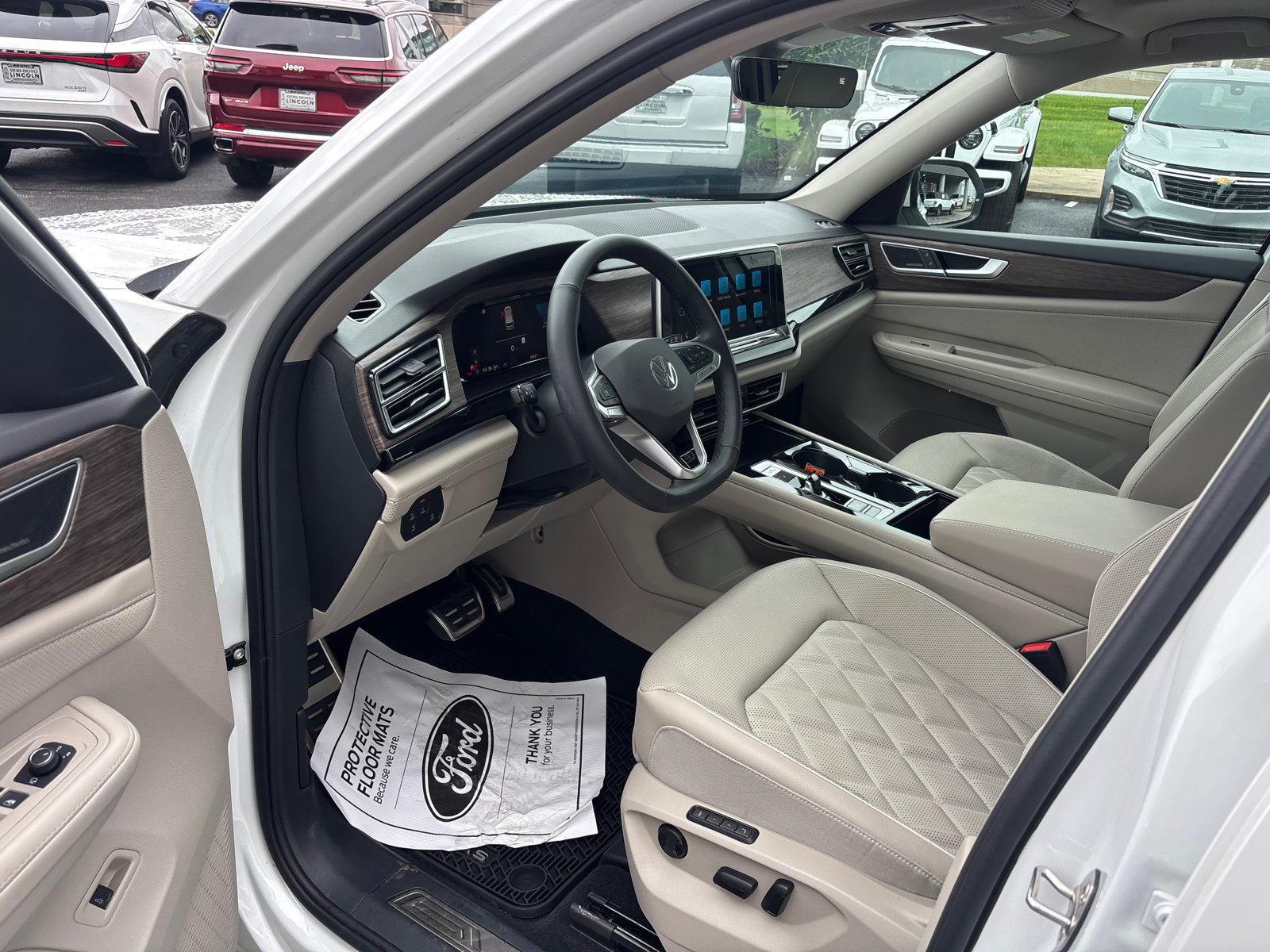 Used 2025 Volkswagen Atlas SEL Premium R-Line AWD/4WD image 23