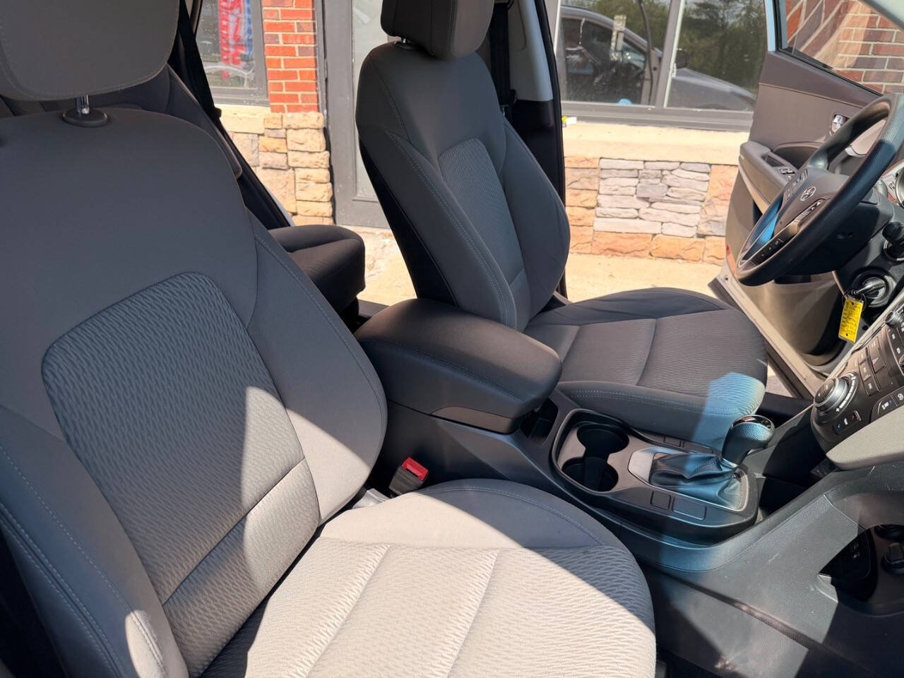 Used 2017 Hyundai Santa Fe SE AWD/4WD image 18