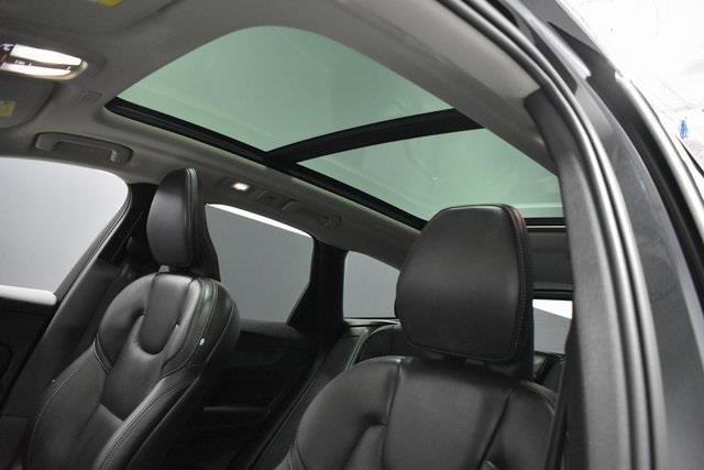Used 2022 Volvo XC60 B5 Inscription w/ Climate Package image 19