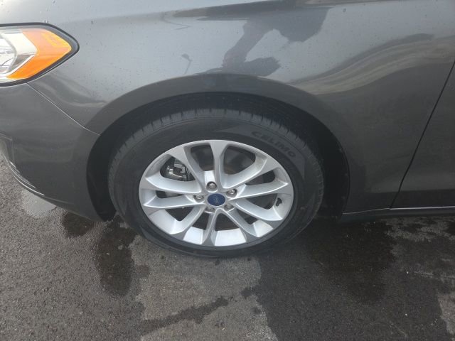 Used 2020 Ford Fusion SE image 9