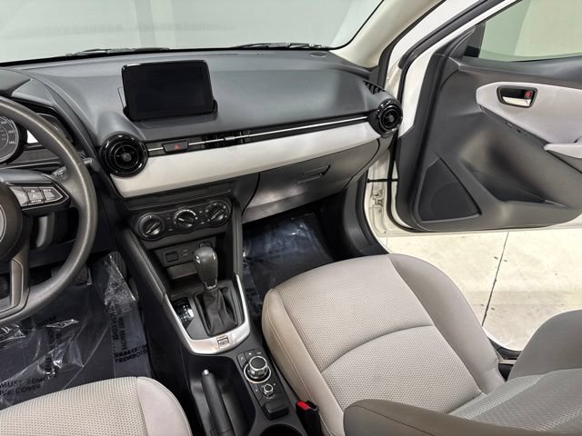 Used 2019 Toyota Yaris L FWD image 21