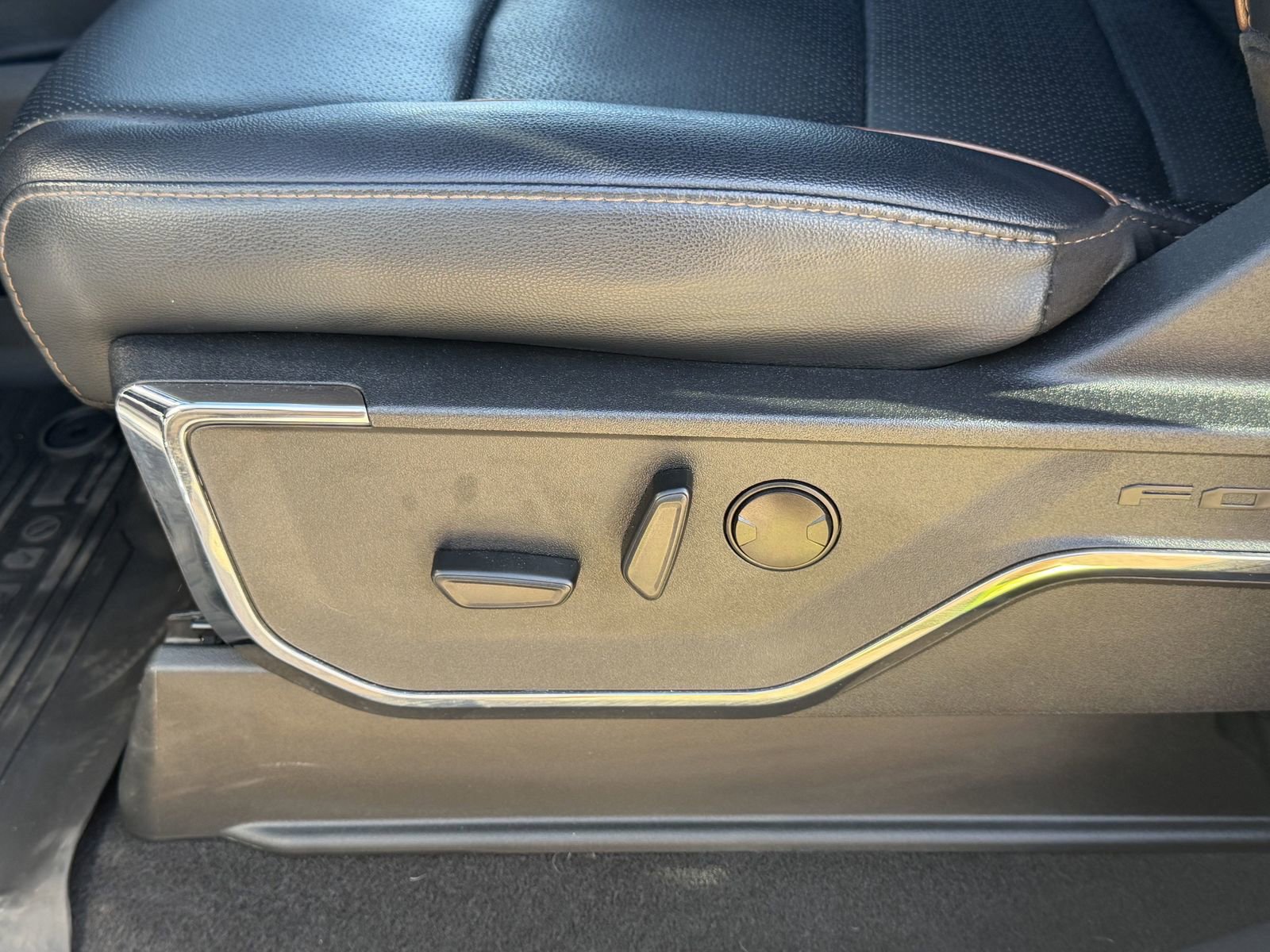 Used 2024 Ford F150 Lariat w/ FX4 Off-Road Package image 26