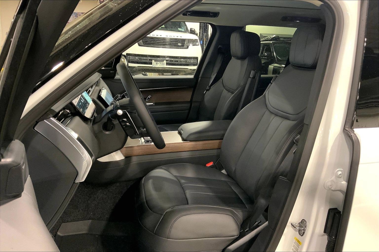 New 2025 Land Rover Range Rover SE image 9