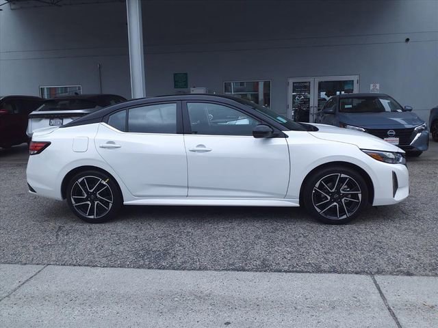 New 2025 Nissan Sentra SR w/ SR Premium Package FWD image 4