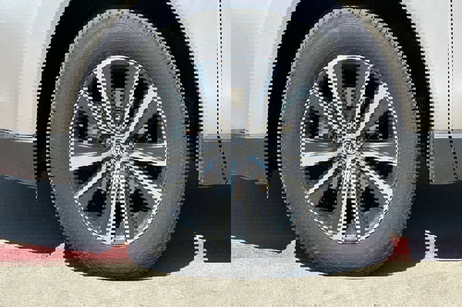 Used 2024 Toyota Venza LE image 12