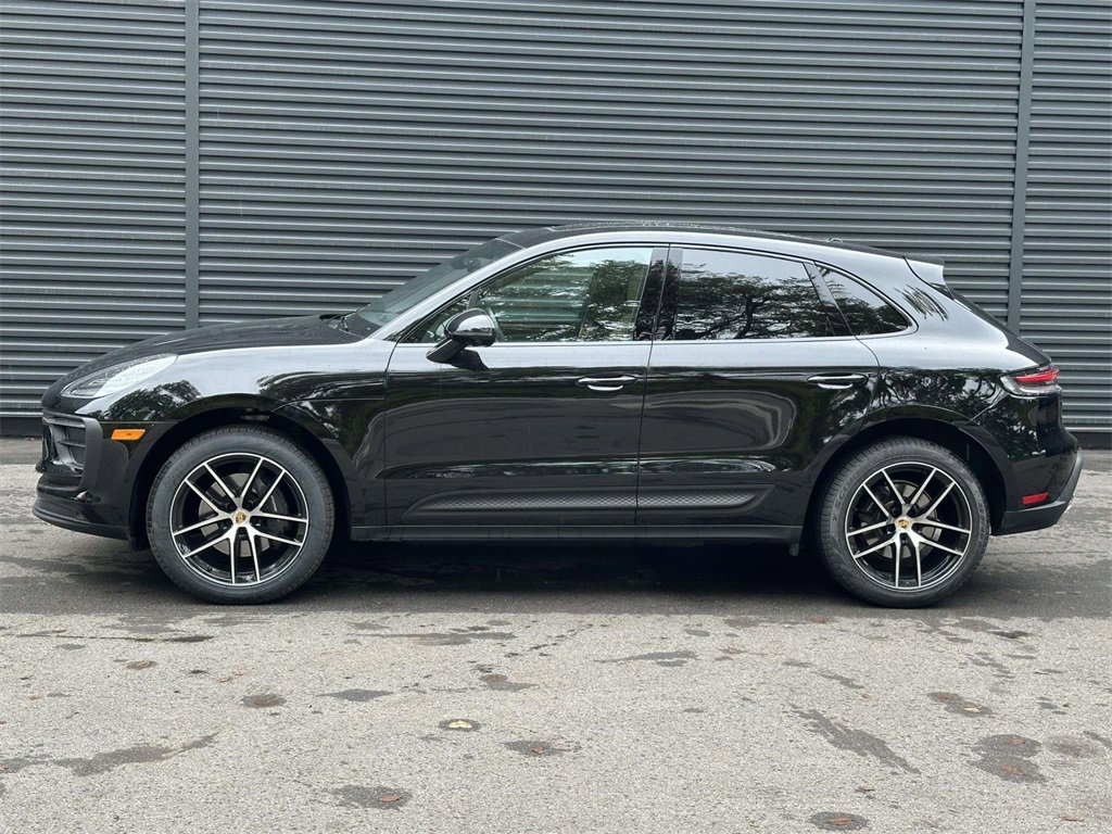 Certified 2025 Porsche Macan image 2