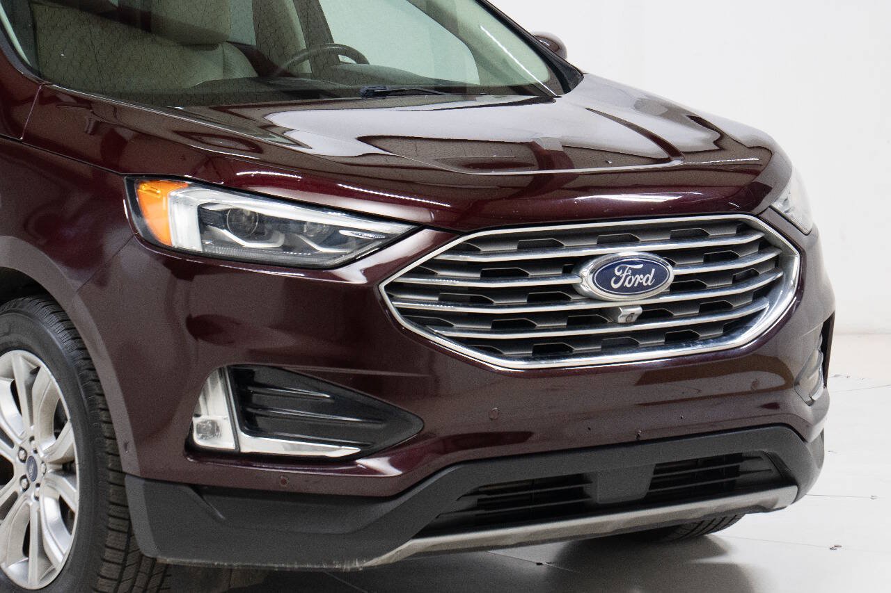 Used 2019 Ford Edge Titanium w/ Equipment Group 301A FWD image 9