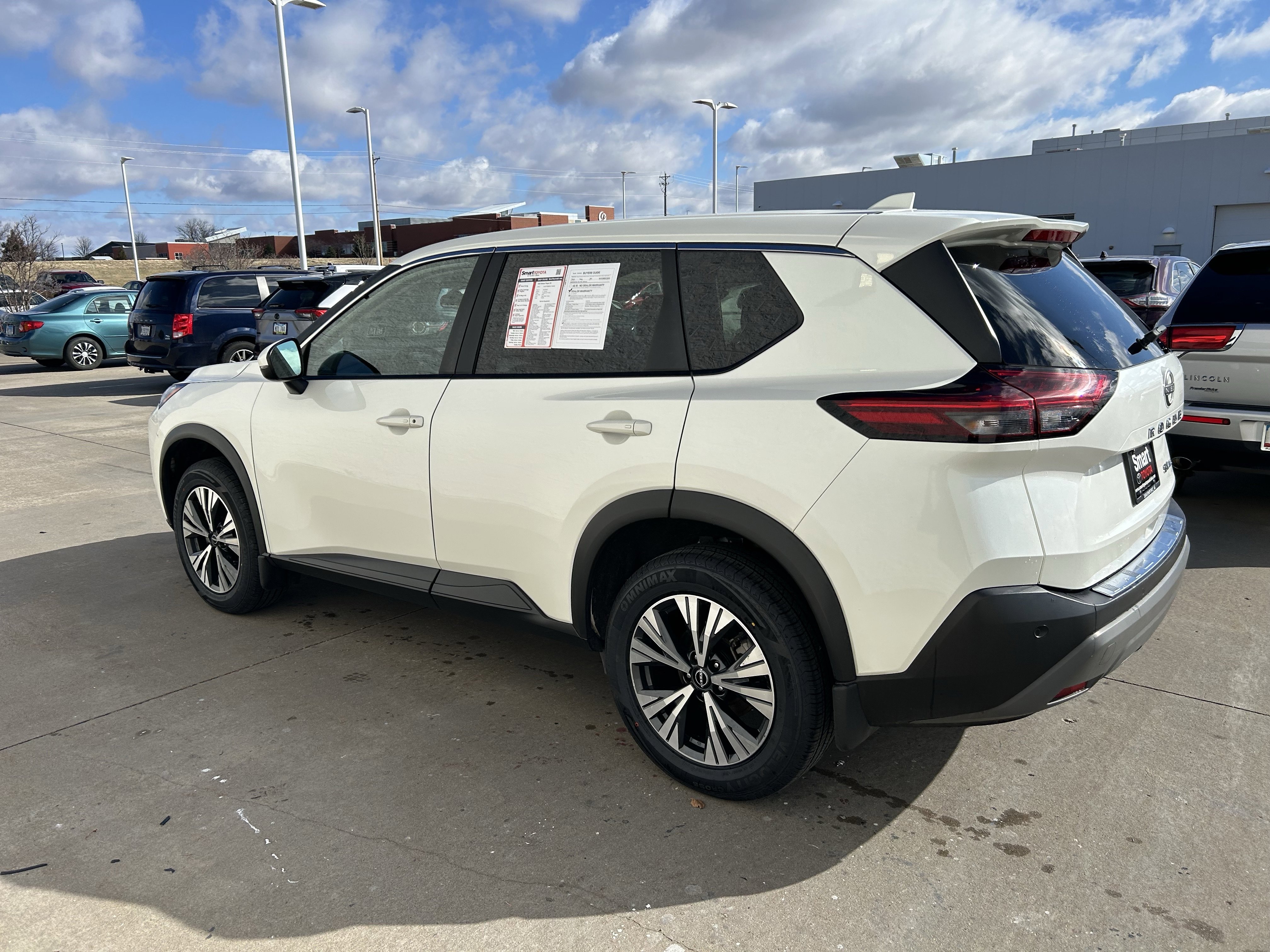 Used 2023 Nissan Rogue SV image 6