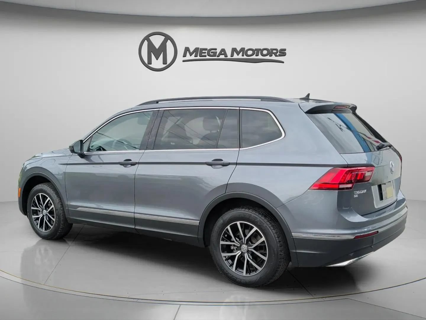 Used 2021 Volkswagen Tiguan SE FWD image 4