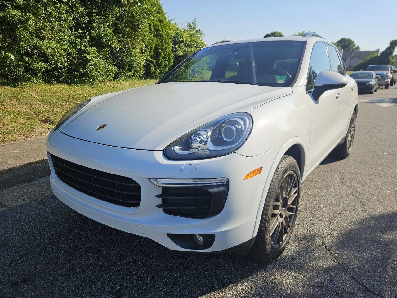 Used 2017 Porsche Cayenne Platinum Edition w/ Premium Package (PJV) AWD/4WD image 3