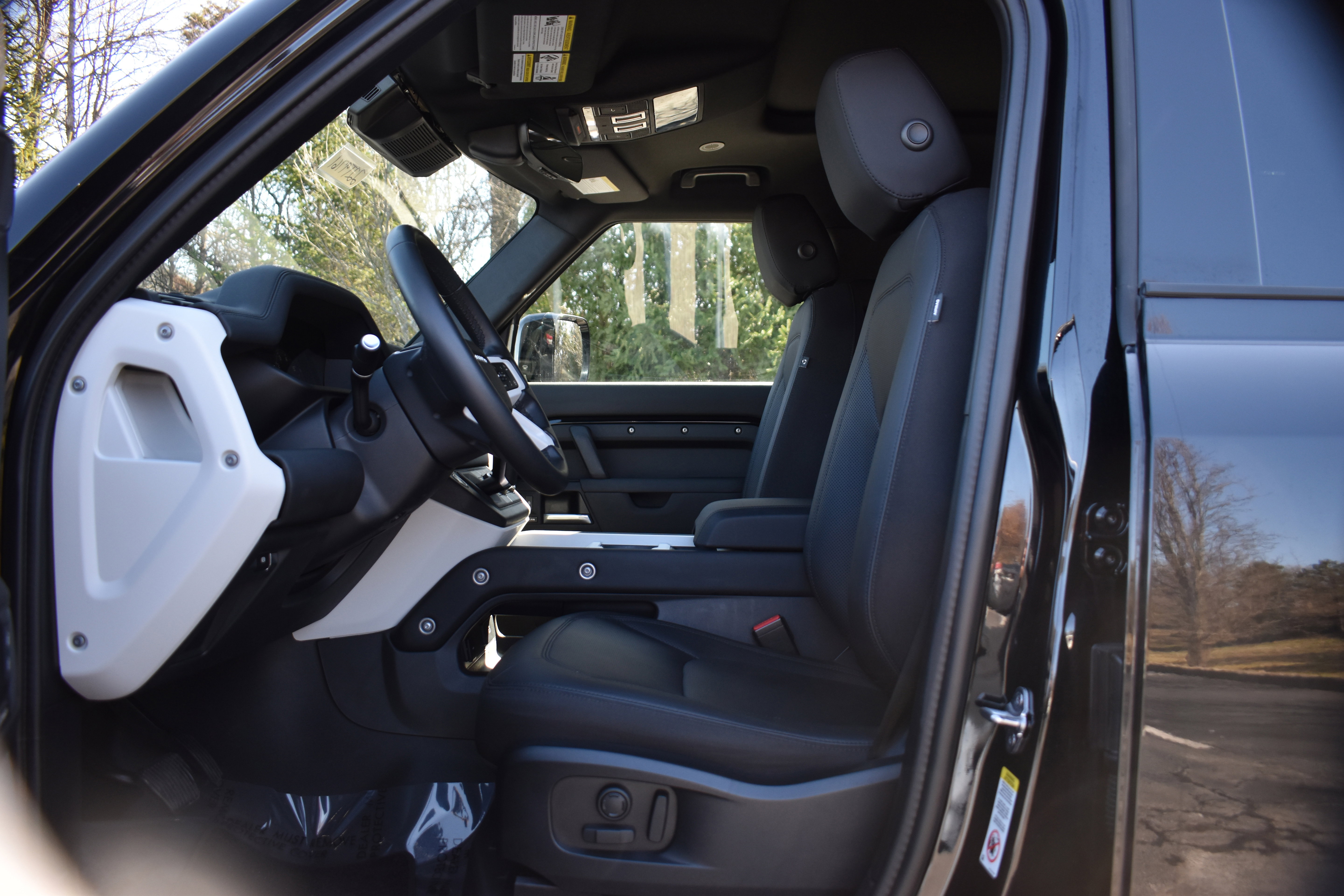 Used 2025 Land Rover Defender 110 S AWD/4WD image 4