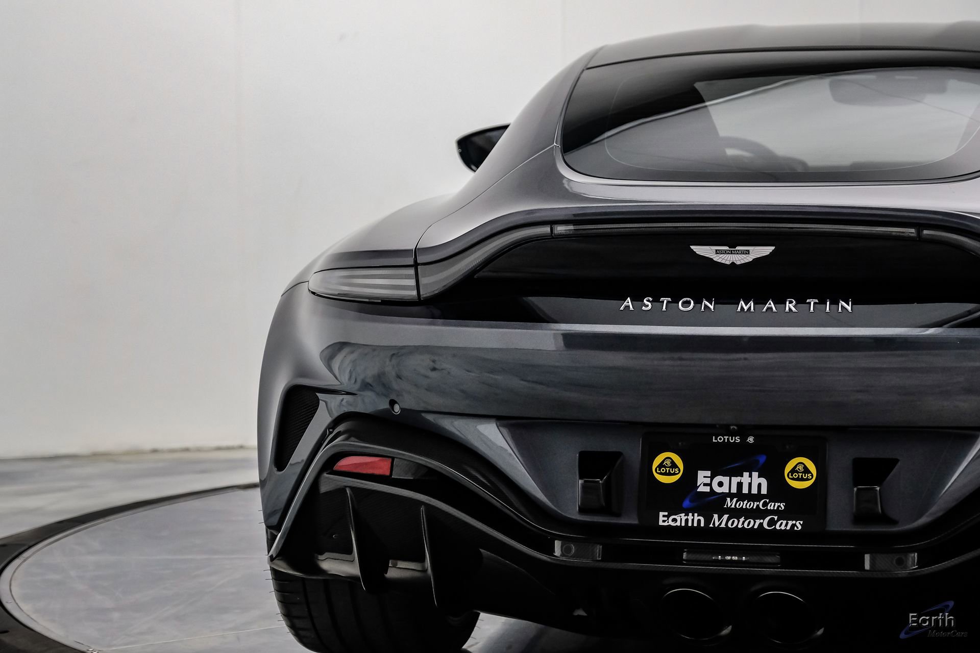 Used 2023 Aston Martin V12 Vantage RWD image 17