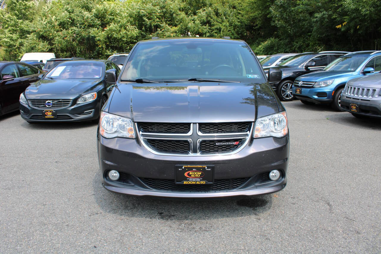 Used 2019 Dodge Grand Caravan SXT image 3