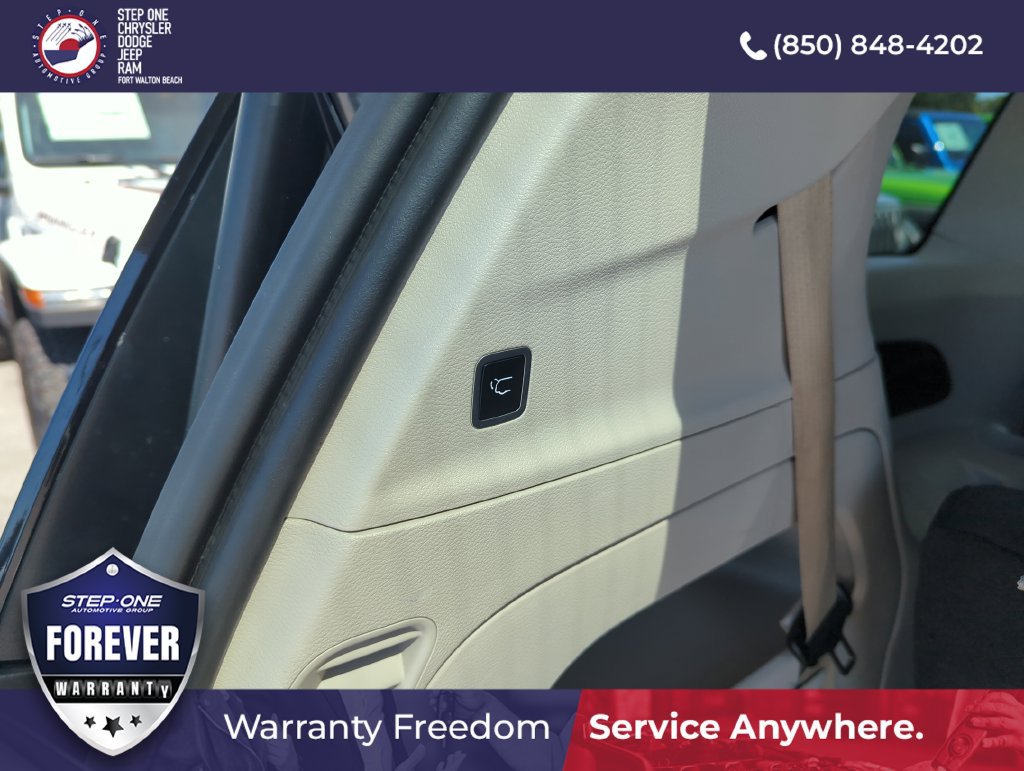 Used 2019 Chrysler Pacifica Touring Plus w/ Tire & Wheel Group FWD image 29