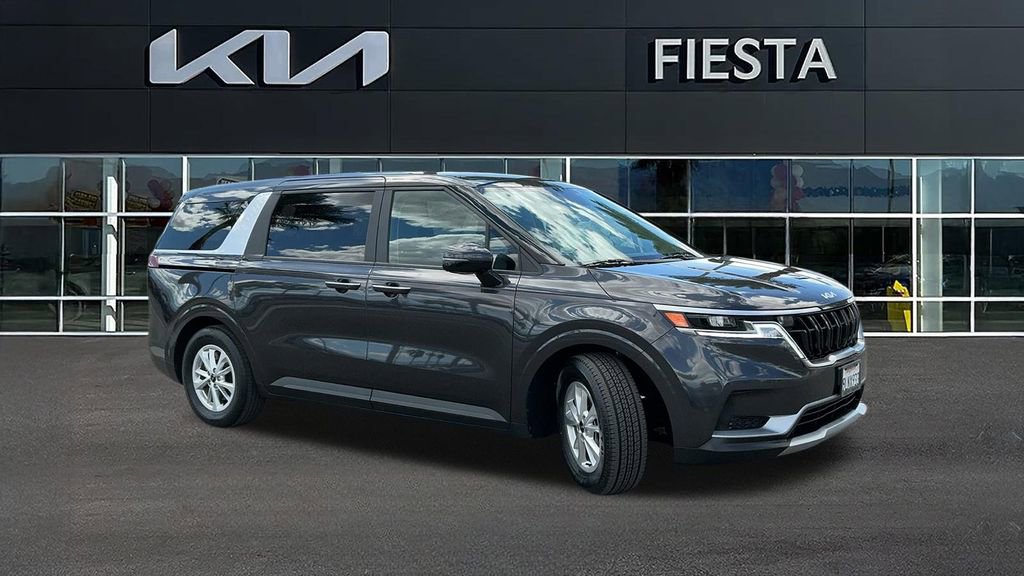 Used 2024 Kia Carnival LX FWD image 1